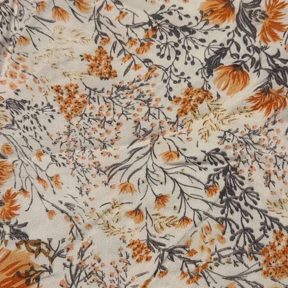 Ladies floral patterned blouse‎ - Picture 2 of 3